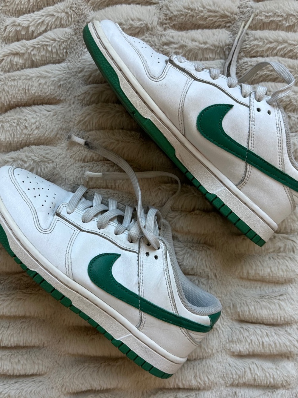Nike White and Green Tennis Shoes